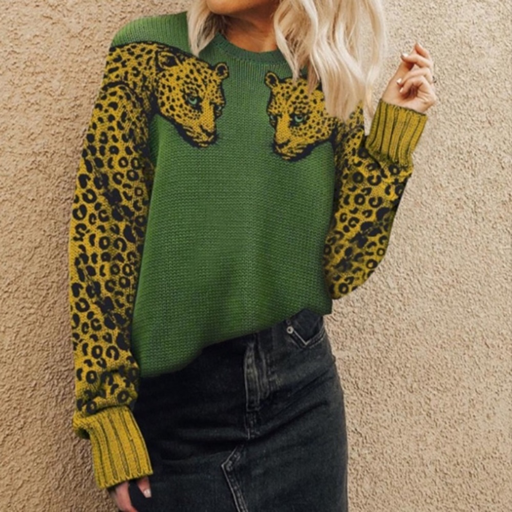🆕🐆Oversized Leopard Sleeve Sweater - Picture 3 of 8